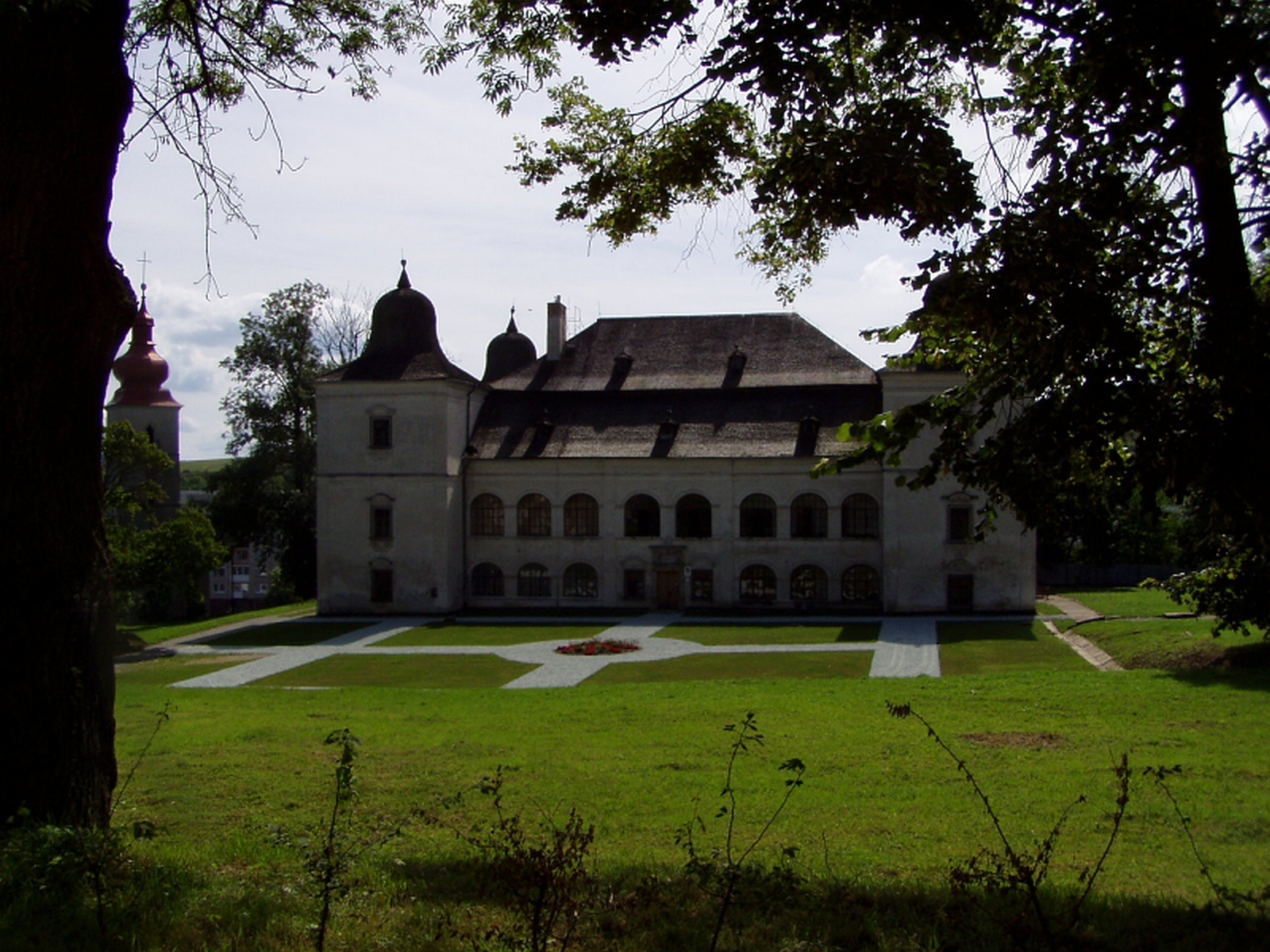 Renesančno-barokový kaštieľ, sídlo Vlastivedného múzea v Hanušovciach
